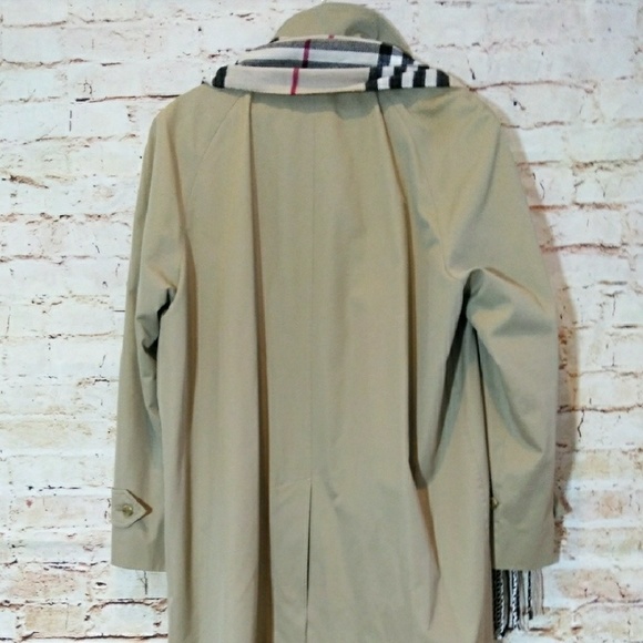 Authentiv Burberry coat - Picture 3 of 6